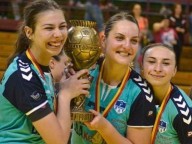 Addicted to handball and adrenaline Addicted to handball and adrenaline